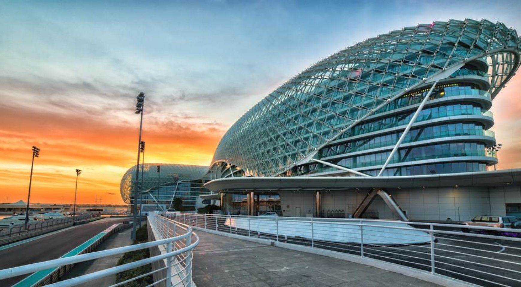 Yas island abu. Отель яс Абу Даби. Yas Viceroy в Абу-Даби..
